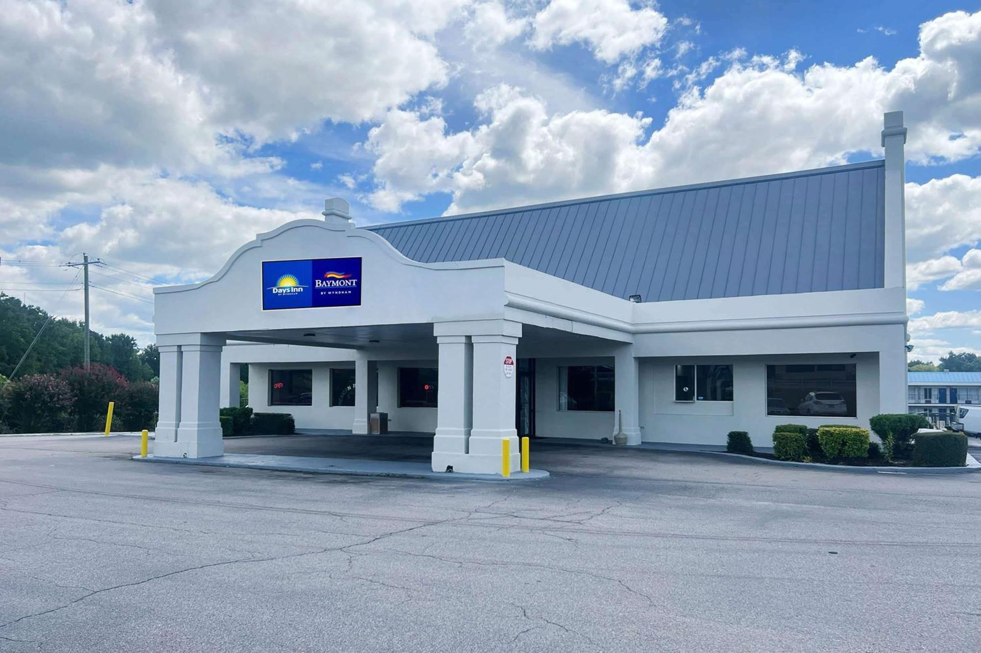 Baymont By Wyndham Emporia Va Hotel Exterior photo