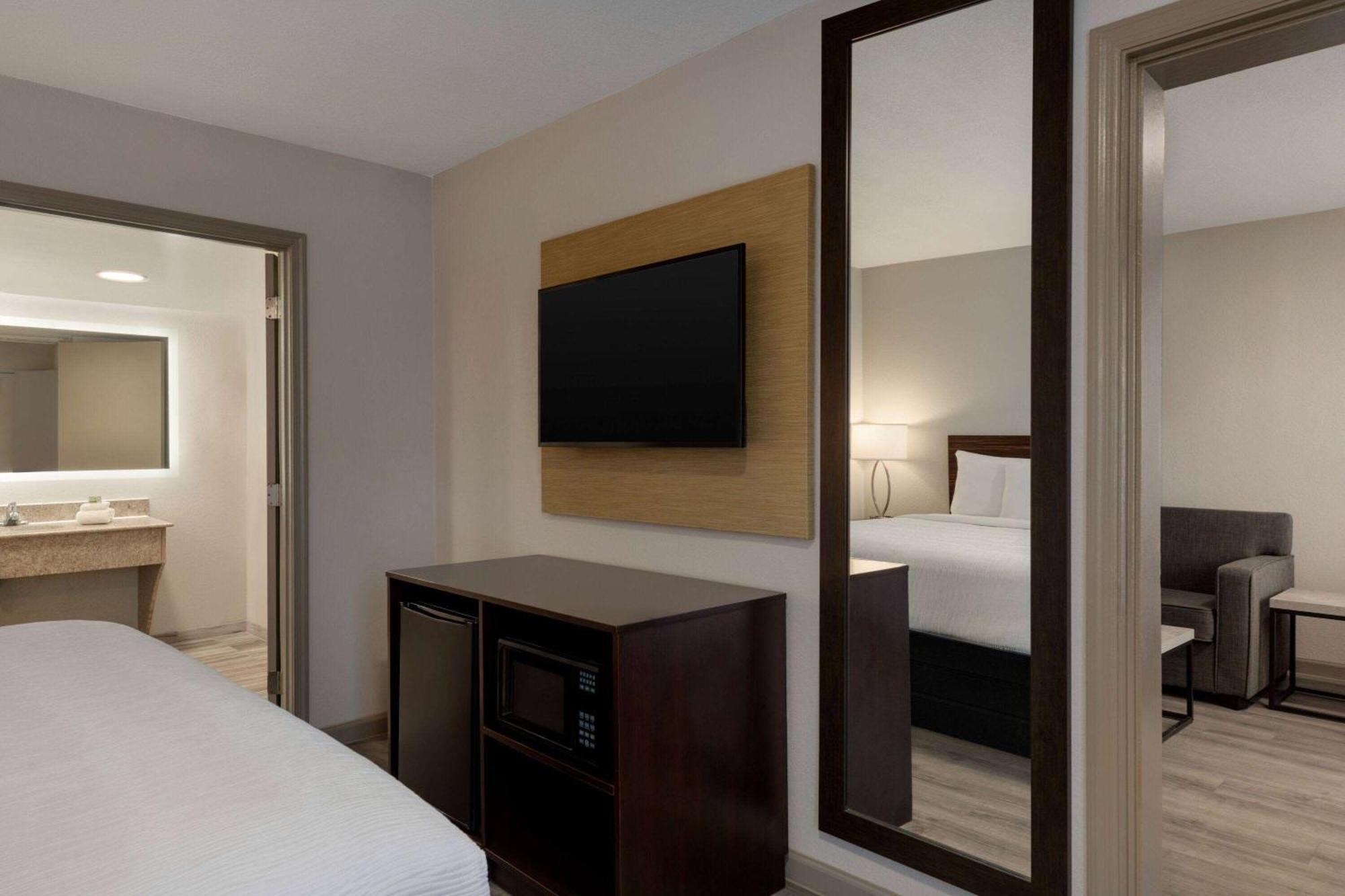 Baymont By Wyndham Emporia Va Hotel Exterior photo