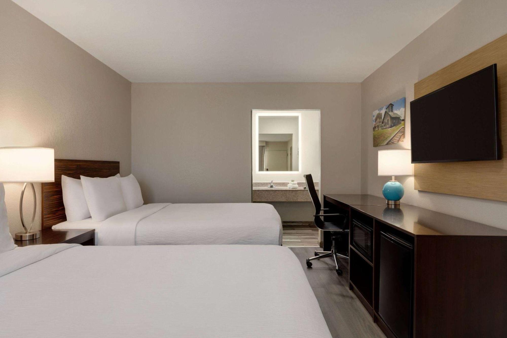 Baymont By Wyndham Emporia Va Hotel Exterior photo