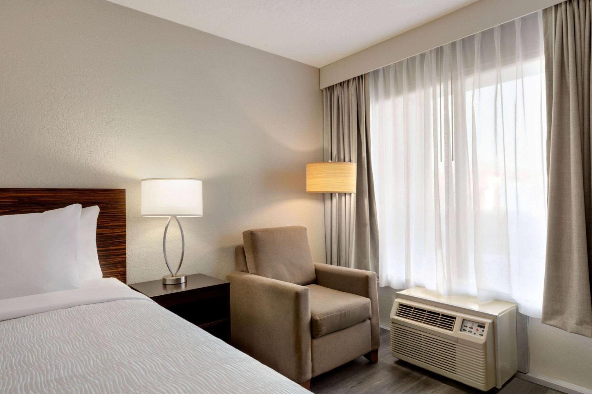Baymont By Wyndham Emporia Va Hotel Exterior photo